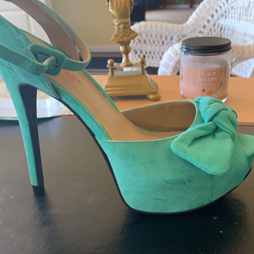 Heels - Picture 2 of 2